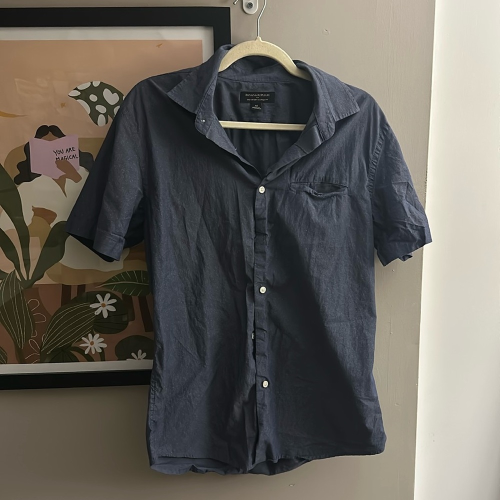 Men’s Banana Republic Navy Dotted Short Sleeve Button Down - Size Medium